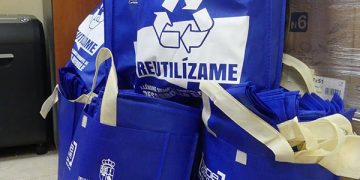 CEOE-Cepyme Cuenva vuelve a repartir bolsas de tela entre los comercios que lo deseen