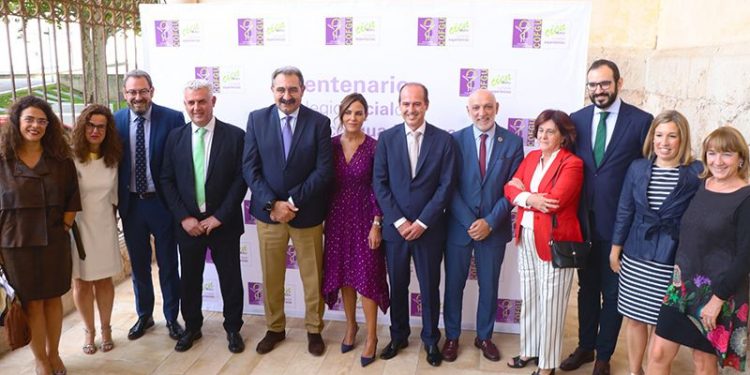 El Gobierno de Castilla-La Mancha pone en valor el esencial papel que desarrollan los farmacéuticos en la asistencia sanitaria que se presta a los ciudadanos