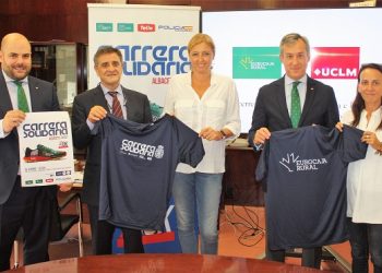 La UCLM viste la nueva camiseta de la Carrera Solidaria