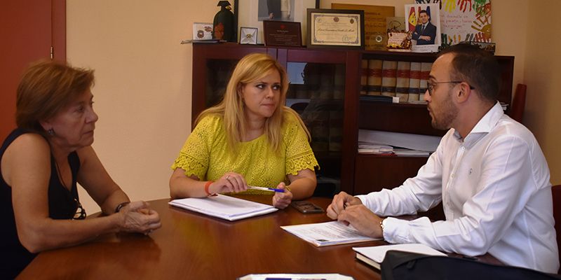María Ángeles Martínez apuesta por la mejora de los servicios públicos en Graja de Iniesta para fijar población en la zona