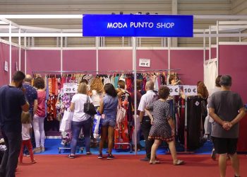 Stockalia Cuenca recibe una constante presencia de consumidores en sus primeras horas