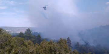 Un total de 41 medios, 16 de ellos aéreos, y 167 personas luchan contra el fuego en Monteagudo de las Salinas