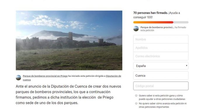 Vecinos de Priego recogen firmas para la instalación de un parque de bomberos en su municipio