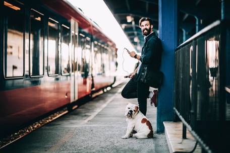 Cinco consejos de Omio para viajar en tren con amigos de cuatro patas