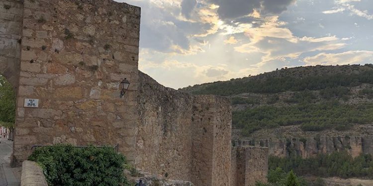 Concedida una ayuda de 36.866,84 euros para crear un acceso adaptado al puente de San Pablo y mejorar la accesibilidad en el entorno del Arco de Bezudo Concedida una ayuda de 36.866,84 euros para crear un acceso adaptado al puente de San Pablo y mejorar la accesibilidad en el entorno del Arco de Bezudo