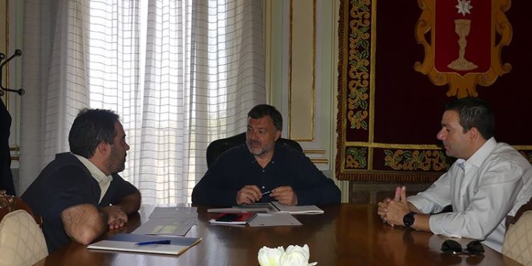 Convecu y el Ayuntamiento de Cuenca seguirán apostando por el Salón del Vehículo de Ocasión Convecu y el Ayuntamiento de Cuenca seguirán apostando por el Salón del Vehículo de Ocasión