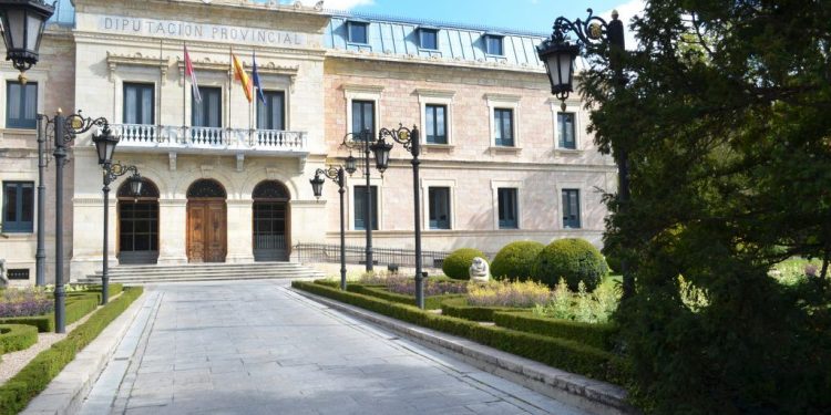 Diputación convoca ayudas para la instalación de desfibriladores por valor de 85.000 euros Diputación convoca ayudas para la instalación de desfibriladores por valor de 85.000 euros
