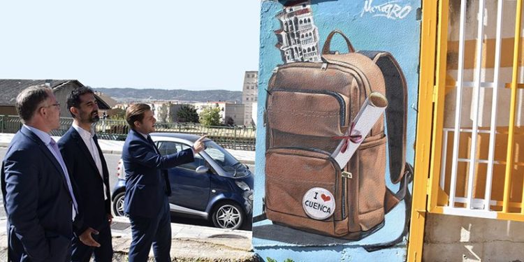 El consejero de Fomento pone en valor el arte urbano que “reinventa las ciudades y las caracteriza” gracias a Mr. Trazo