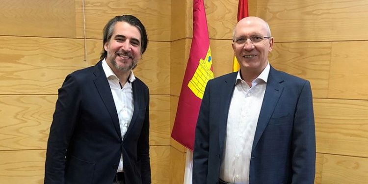 El Gobierno regional analiza iniciativas que incentivan la creación de empresas en municipios despoblados