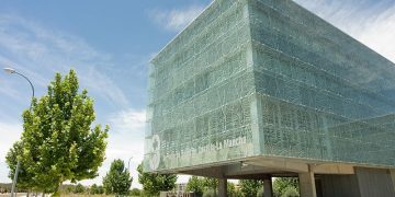 El SESCAM traslada a sindicatos y empresarios propuestas que permitan seguir mejorando el transporte sanitario y las condiciones laborales de los trabajadores