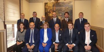 Empresarios y administraciones arropan a Marta Peñuelas el día que recibe el Premio CECAM