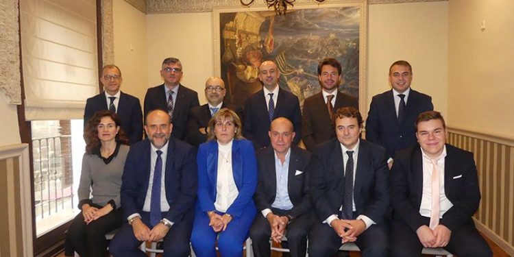 Empresarios y administraciones arropan a Marta Peñuelas el día que recibe el Premio CECAM Empresarios y administraciones arropan a Marta Peñuelas el día que recibe el Premio CECAM