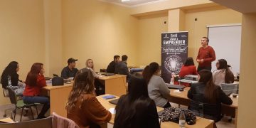 Jóvenes de Iniesta se forman a través del programa “Aprende a emprender”