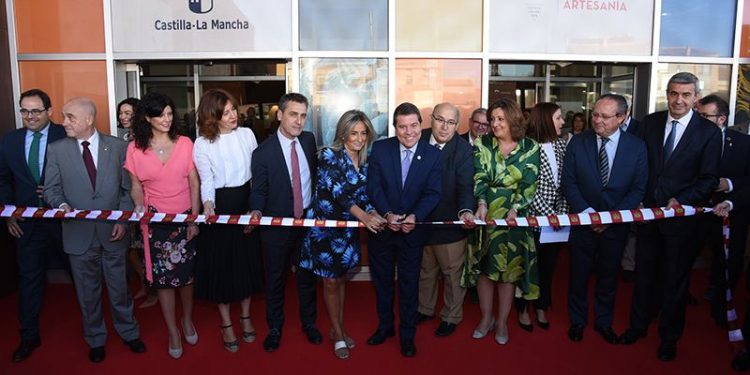 La 39 edición de FARCAMA estrena una línea de ayudas para sufragar los gastos de asistencia a la feria para los artesanos regionales La 39 edición de FARCAMA estrena una línea de ayudas para sufragar los gastos de asistencia a la feria para los artesanos regionales