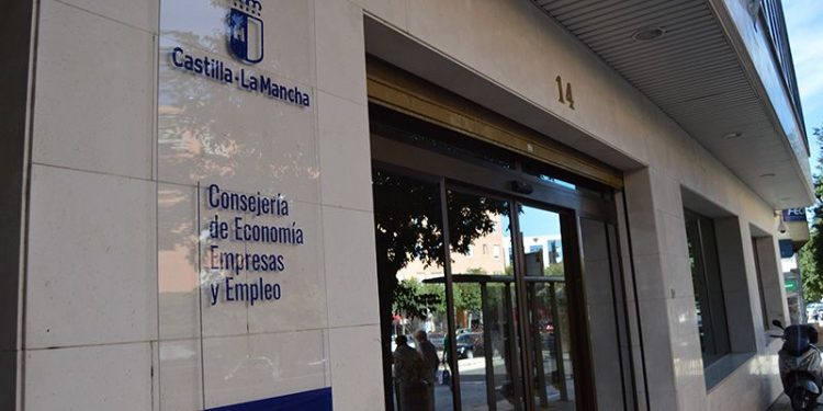 La Junta aprueba más de cuatro millones de euros para la formación en empresas de jóvenes desempleados de Castilla-La Mancha La Junta aprueba más de cuatro millones de euros para la formación en empresas de jóvenes desempleados de Castilla-La Mancha