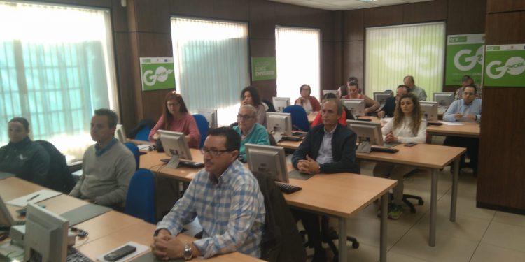 Más de 20 empresarios se informan en Tarancón sobre la optimización de Amazon en mercados internacionales
