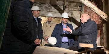 Martínez Guijarro visita las obras de rehabilitación del alfar de Pedro Mercedes