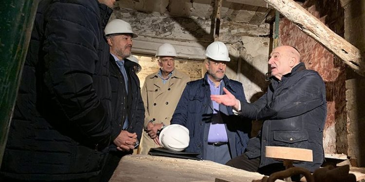 Martínez Guijarro visita las obras de rehabilitación del alfar de Pedro Mercedes