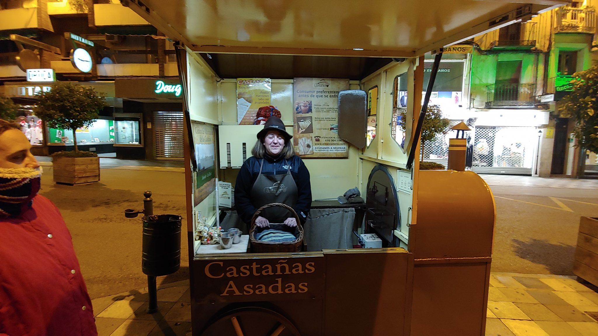 Ana Martínez, castañera. Anuncio frío y navidad con mis castañas asadas 2 20191111 211433 | Informaciones de Cuenca