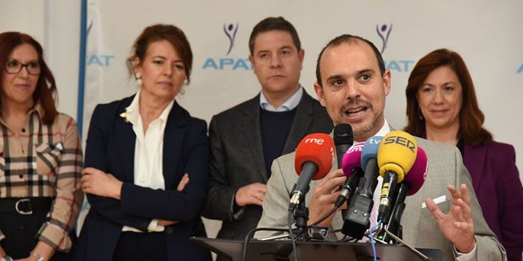 Bellido destaca “el trabajo magnífico” de las entidades sociales que “garantizan que nadie se quede en el camino” Bellido destaca “el trabajo magnífico” de las entidades sociales que “garantizan que nadie se quede en el camino”