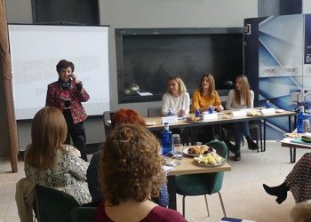 Cerca de 70 mujeres asisten en Cuenca a la charla de Pilar Gómez Acebo sobre habilidades directivas