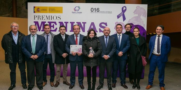El 1-1-2 ha atendido en los últimos cuatro años más de 9.000 llamadas relacionadas con la violencia de género, labor reconocida con el premio Meninas El 1-1-2 ha atendido en los últimos cuatro años más de 9.000 llamadas relacionadas con la violencia de género, labor reconocida con el premio Meninas