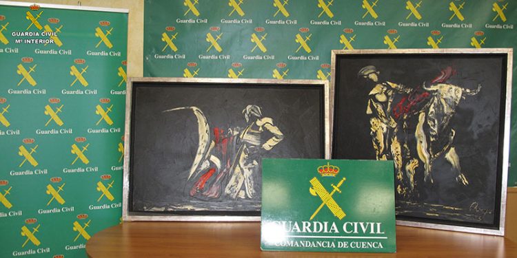La Guardia Civil de Cuenca recupera dos cuadros sustraídos del pintor Remy J. López La Guardia Civil de Cuenca recupera dos cuadros sustraídos del pintor Remy J. López