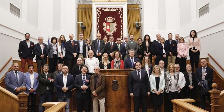 La Junta celebra con los agentes sociales y económicos la aprobación de la Ley de Economía Circular, pionera en nuestro país
