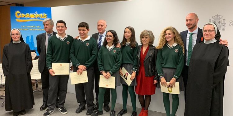 La Junta felicita a las alumnas y alumnos del colegio ‘Santa María de la Expectación’ de Cuenca, uno de los ganadores de la fase nacional del concurso ‘Consumópolis’