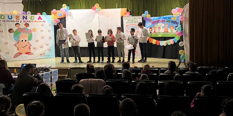 Los jóvenes miembros del Consejo Municipal de Cuenca protagonizan el acto del Día Universal de la Infancia