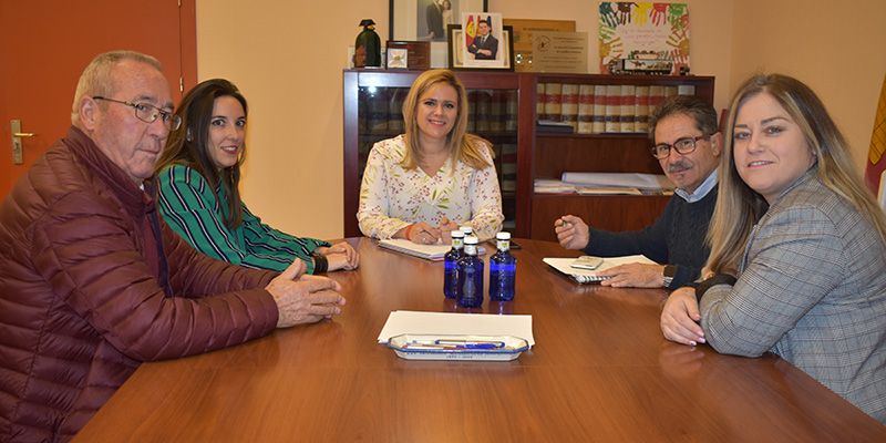 María Ángeles Martínez se reúne con el Ayuntamiento de Cervera del Llano para conocer las necesidades del municipio