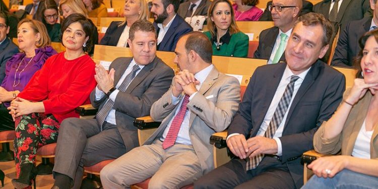 Page anuncia una nueva OPE docente de 716 plazas y la reducción de las ratios escolares en 4º, 5º y 6º de Primaria para el próximo curso Page anuncia una nueva OPE docente de 716 plazas y la reducción de las ratios escolares en 4º, 5º y 6º de Primaria para el próximo curso