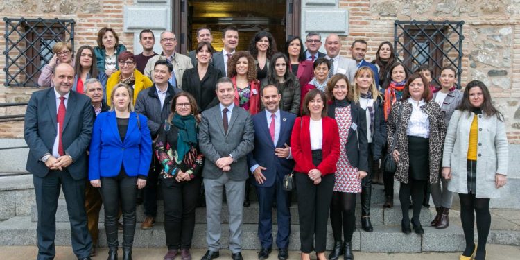 Page celebra que Castilla-La Mancha “se pone a la vanguardia en el concepto de igualdad” con la aprobación del Estatuto de las Mujeres Rurales Page celebra que Castilla-La Mancha “se pone a la vanguardia en el concepto de igualdad” con la aprobación del Estatuto de las Mujeres Rurales