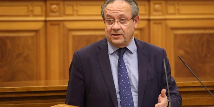 Ruiz Molina, a favor de rehabilitar instalaciones de la Guardia Civil con la condición de aumentar el personal de las Fuerzas y Cuerpos de Seguridad del Estado Ruiz Molina, a favor de rehabilitar instalaciones de la Guardia Civil con la condición de aumentar el personal de las Fuerzas y Cuerpos de Seguridad del Estado