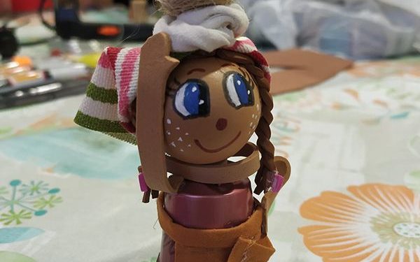 Un grupo de voluntarios crea un belén a partir de cápsulas de café recicladas en El Herrumblar