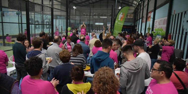 Una marea de camisetas rosas participa en el VI Maratón de Pádel en San Clemente Una marea de camisetas rosas participa en el VI Maratón de Pádel en San Clemente