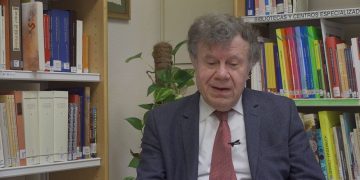 Sociedad y Cultura Letrada. El libro es esa casa a la que acudimos para proyectarnos a otros mundos y, eso, no te lo da un aparatejo de internet (Paz Castro)