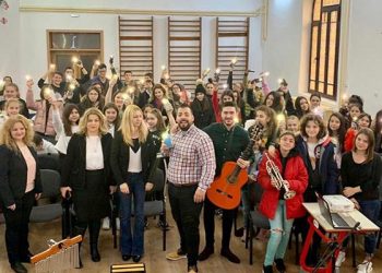 Dos alumnos de la Facultad de Educación de Ciudad Real llevan la cultura y la lengua española a colegios de Rumanía Dos alumnos de la Facultad de Educación de Ciudad Real llevan la cultura y la lengua española a colegios de Rumanía