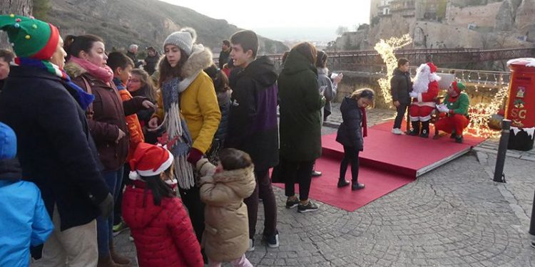 El Parador de Cuenca enciende la Navidad ante más de 500 personas