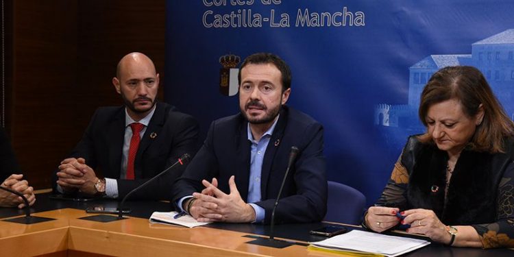 Escudero confirma la tendencia a la baja de los índices de pobreza en la región Escudero confirma la tendencia a la baja de los índices de pobreza en la región