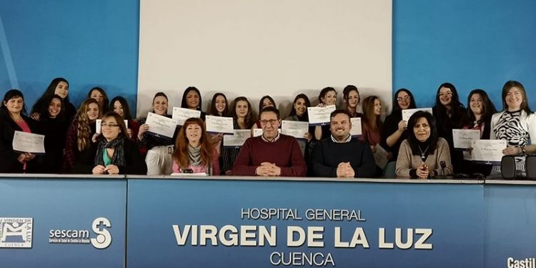 La Gerencia despide a los alumnos que se han formado en el Hospital Virgen de la Luz como Técnicos de Cuidados Auxiliares de Enfermería