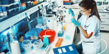 La Junta adjudica una línea de ayudas destinadas a la formación de personal investigador en centros públicos y empresas por importe de 1,3 millones