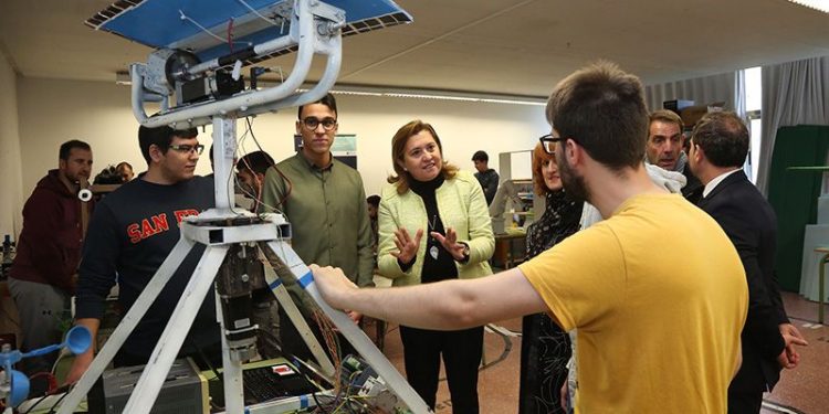 La Junta destina más de 500.000 euros en 681 becas para alumnos y alumnos de Formación Profesional Dual La Junta destina más de 500.000 euros en 681 becas para alumnos y alumnos de Formación Profesional Dual