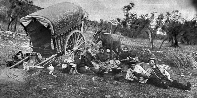 La Junta pone en marcha una exposición virtual sobre ‘Legados de la Tierra, 20 años’, una recopilación de fotografías antiguas de Castilla-La Mancha La Junta pone en marcha una exposición virtual sobre ‘Legados de la Tierra, 20 años’, una recopilación de fotografías antiguas de Castilla-La Mancha