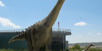 El sanclementino Pablo Herrera Molero bautiza “Sancho” al nuevo dinosaurio del MUPA