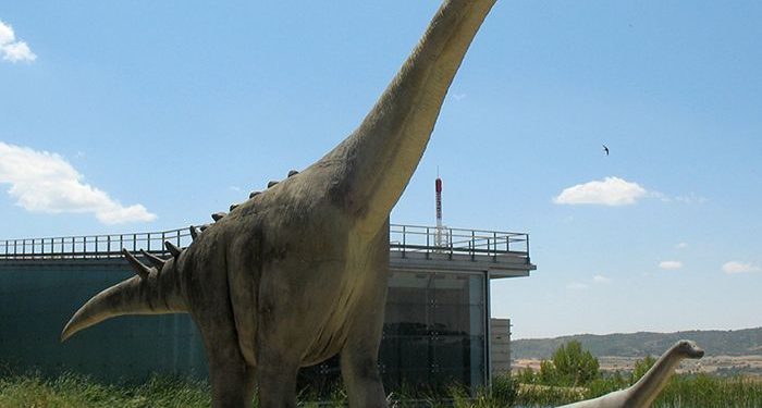 El sanclementino Pablo Herrera Molero bautiza “Sancho” al nuevo dinosaurio del MUPA El sanclementino Pablo Herrera Molero bautiza “Sancho” al nuevo dinosaurio del MUPA