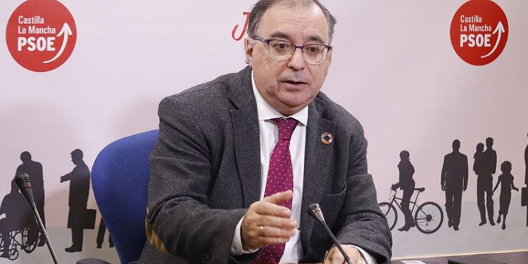 Mora está seguro de que el sondeo del PSOE de C-LM confirma el apoyo de los castellano-manchegos al Gobierno de Page Mora está seguro de que el sondeo del PSOE de C-LM confirma el apoyo de los castellano-manchegos al Gobierno de Page