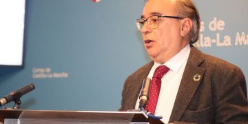 Mora subraya que hay “un compromiso firme de Page de no subir los impuestos”