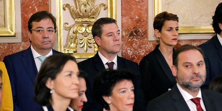 García-Page: “La Constitución está por encima de los gobiernos, de los partidos y de la política política” García-Page: “La Constitución está por encima de los gobiernos, de los partidos y de la política política”