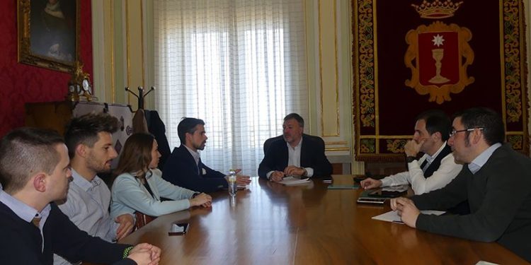 AJE y Ayuntamiento de Cuenca trabajarán de manera conjunta para desarrollar un plan que facilite la creación de empresas AJE y Ayuntamiento de Cuenca trabajarán de manera conjunta para desarrollar un plan que facilite la creación de empresas